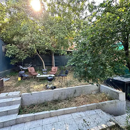 酒店 House With Natural Garden In The Center 伊斯坦布尔